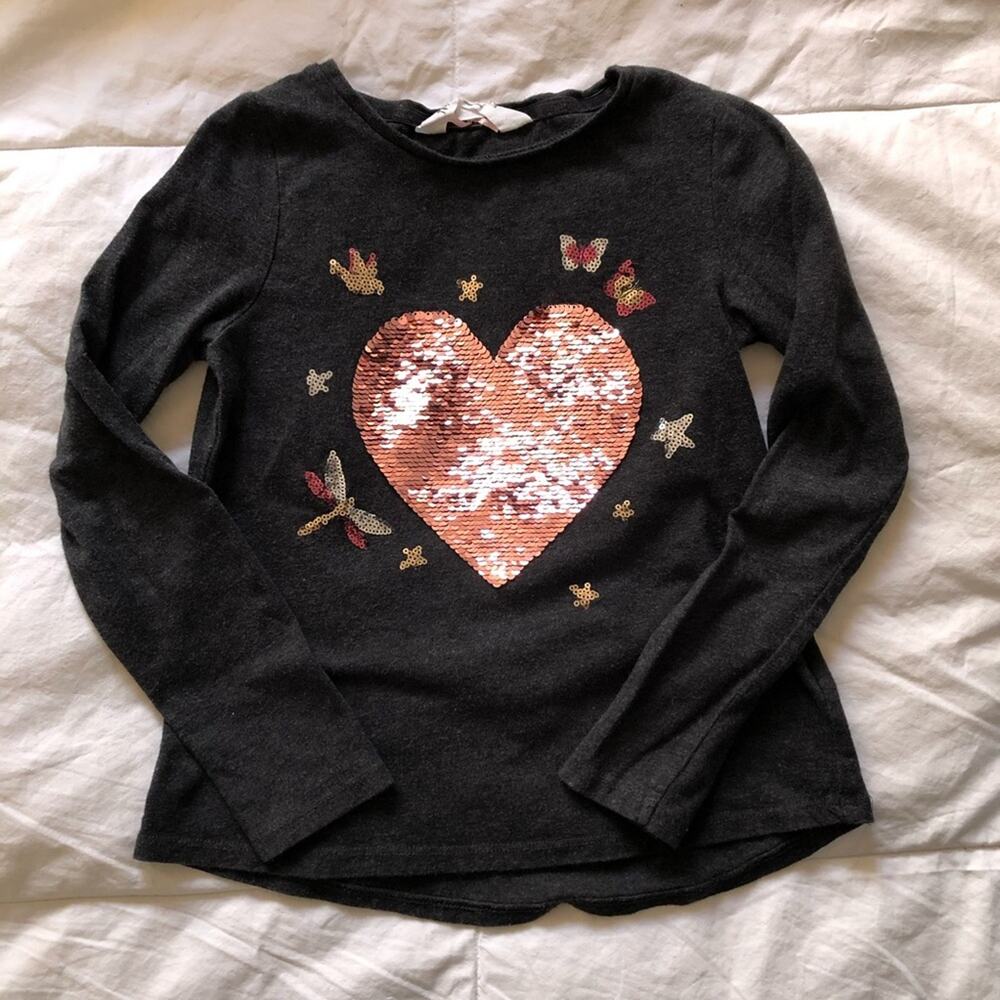 H&M Sequined Heart Long Sleeved Tee Gray Size 6-8 Valentine’s